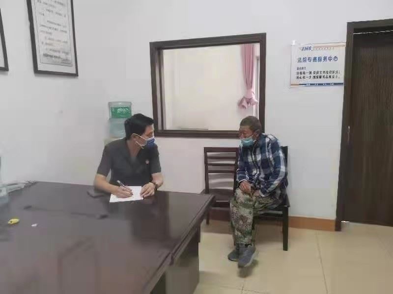 接待当事人.jpg